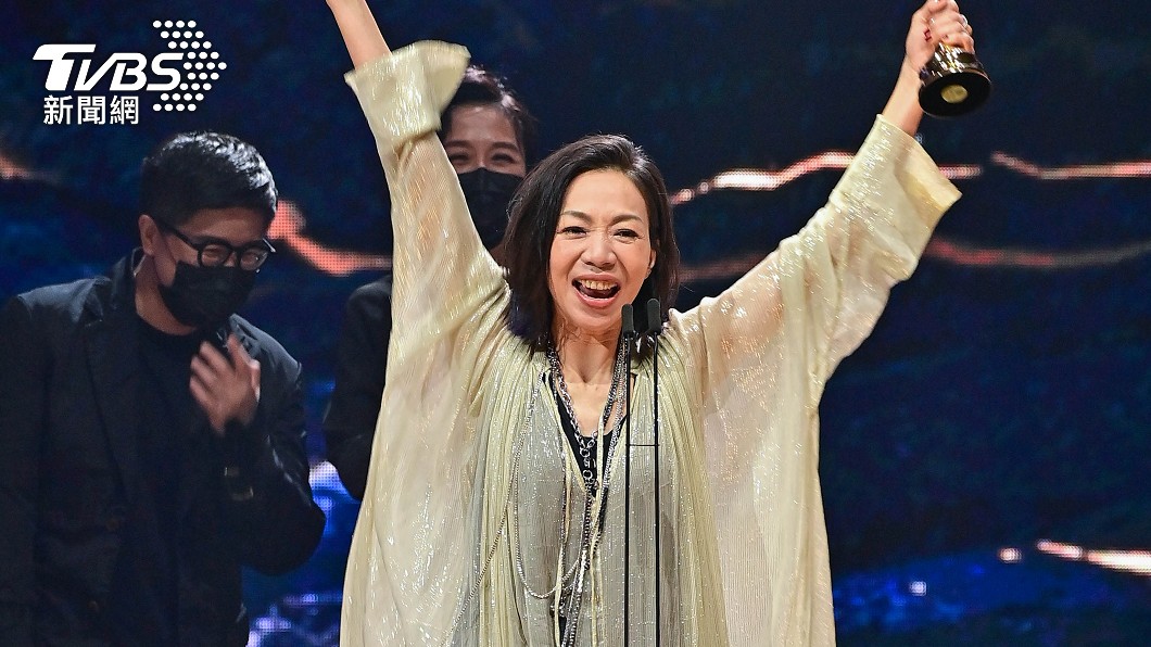 萬芳榮獲第32屆金曲獎評審團大獎。(圖/台視提供)