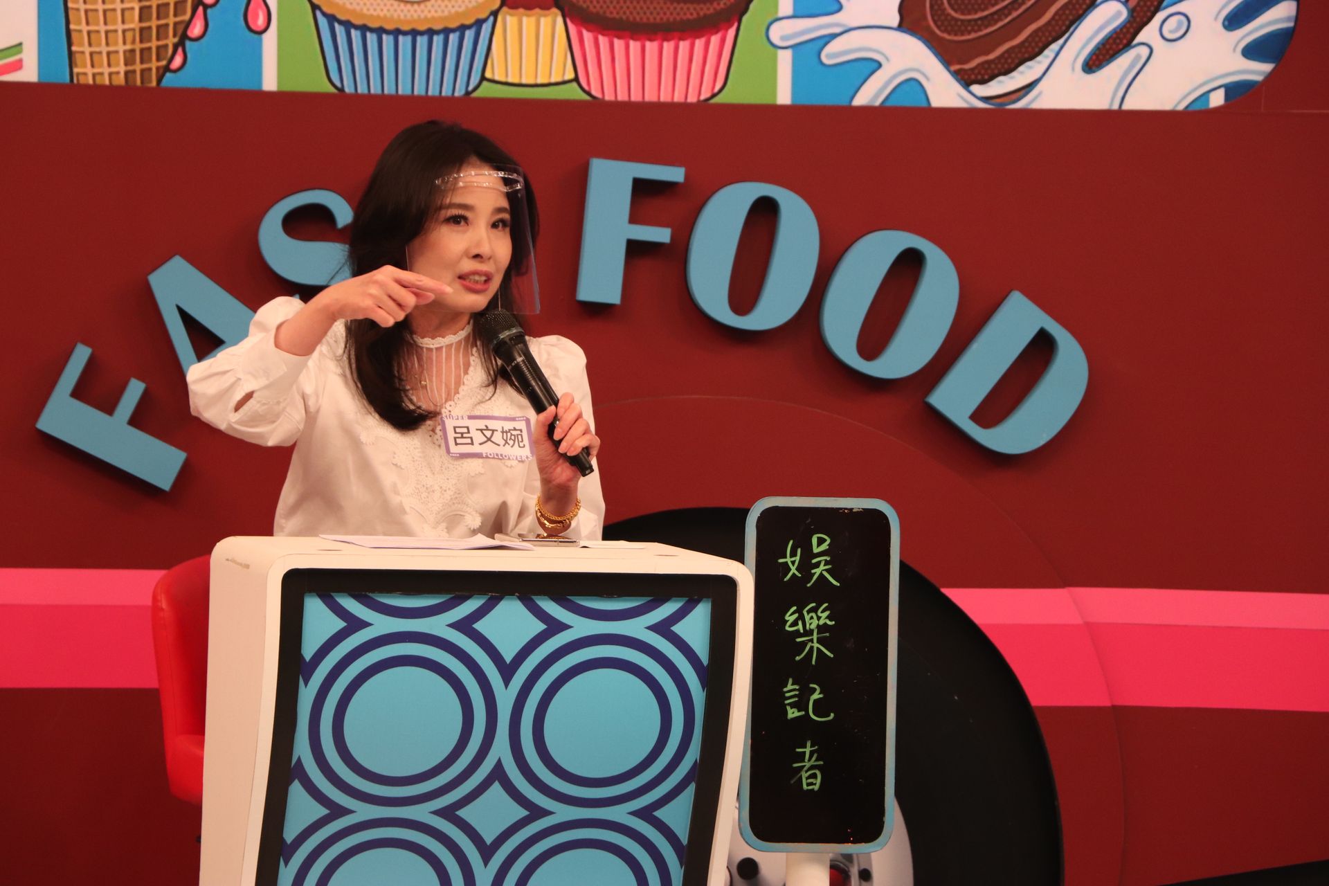 呂文婉好奇問小鐘隱疾。（圖／中天綜合台提供）