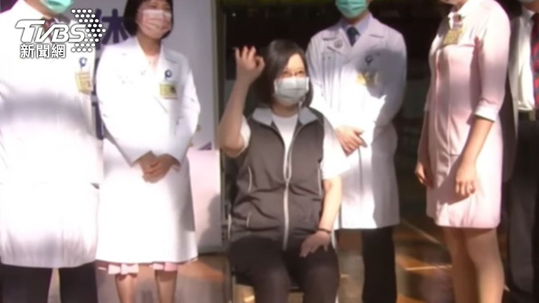 蔡英文接種高端疫苗。(圖/TVBS)