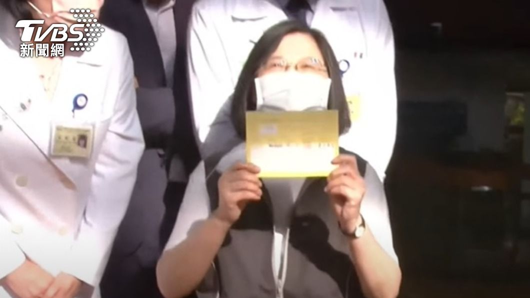 蔡英文接種高端疫苗。(圖/TVBS)
