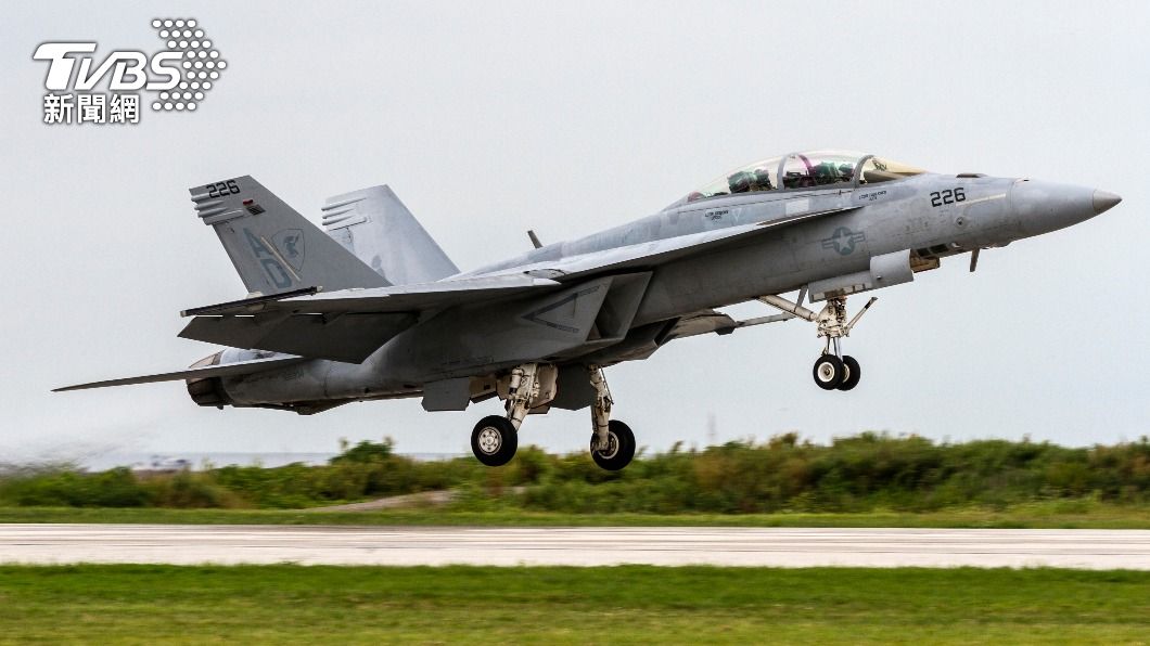 網傳美軍F-18戰機飛越台北上空。(示意圖/shutterstock 達志影像)