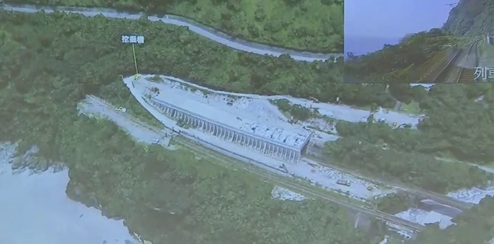 當列車一出隧道,移工阿好就在這裡向火車揮手。(圖/TVBS)