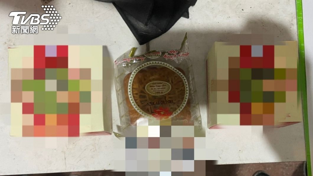 非洲豬瘟走私肉品案,基隆市查扣月餅兩個、待檢驗。(圖/警方提供)