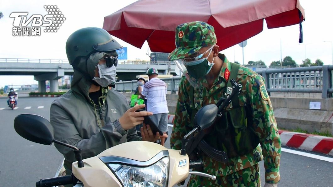 4個月爆30萬例!胡志明市強硬封鎖 街頭見軍隊駐守