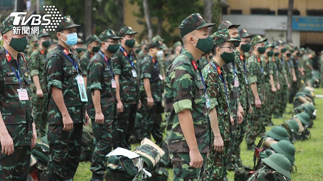 大批越軍進駐胡志明市。(圖/達志影像美聯社)