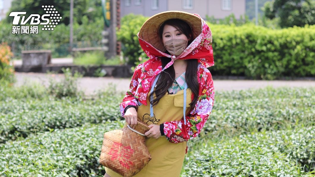 挑戰老爸黃西田!黃露瑤挑大樑主持 竟狂被「賞巴掌」