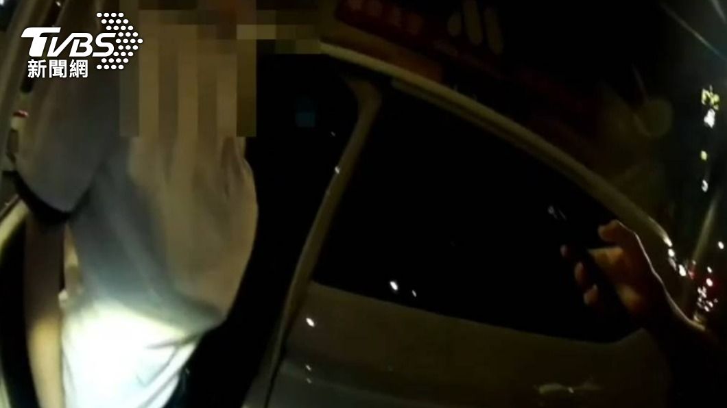 裴男違停遭警盤查,也意外搜出毒品。(圖/警方提供)