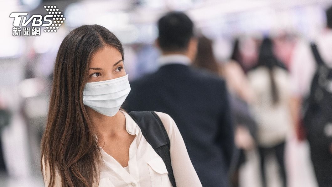 防疫期間，要隨時戴好口罩。（示意圖／shutterstock達志影像）