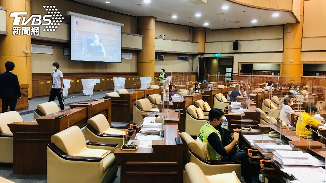 基隆市議會通過疫苗須國際認證 民進黨團退席抗議