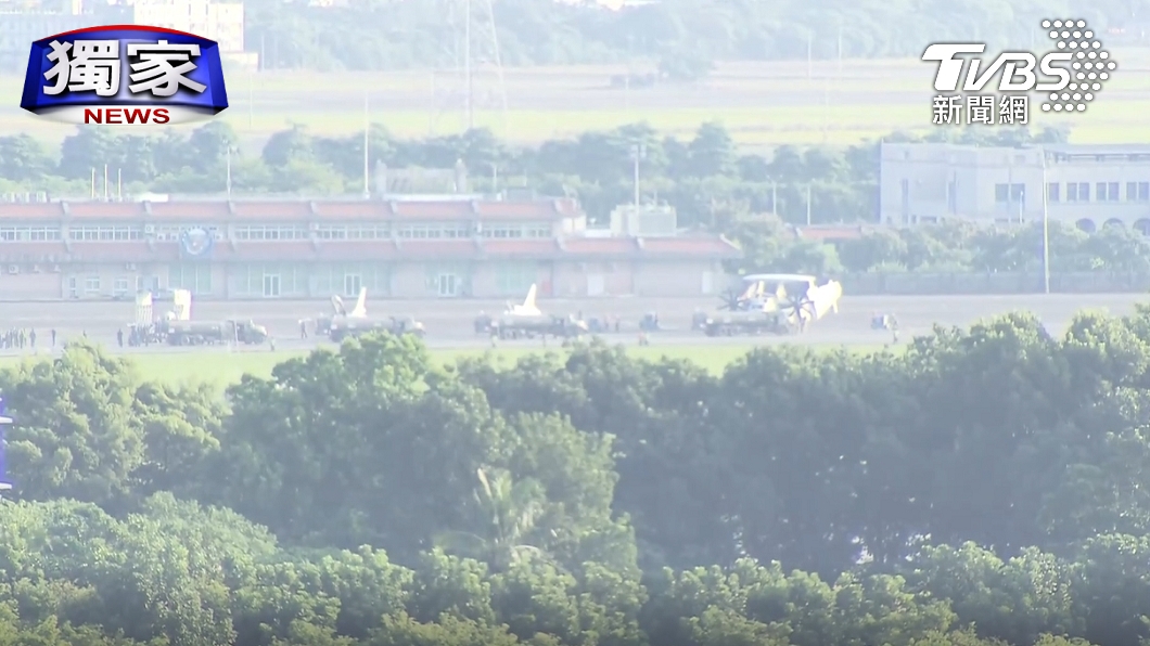 空軍25日上午在屏東空軍基地內進行漢光37號演習預演。（圖／TVBS）