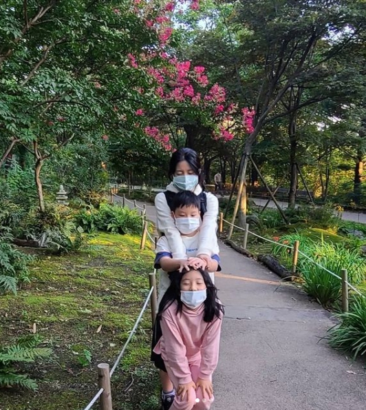 李英愛結婚12年育有一對龍鳳胎。(圖/翻攝自leeyoungae0824 IG)