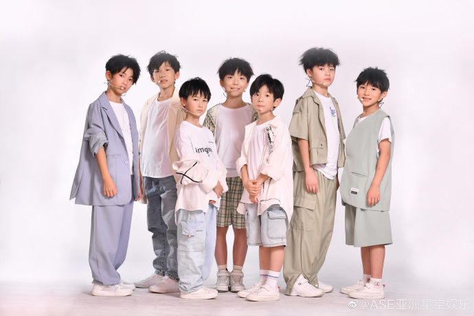 「天府少年團」年紀最大成員為11歲，最小僅7歲。（圖／翻攝自微博）