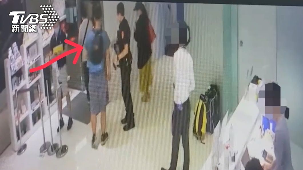 警方在胡男身上搜出迷幻藥。(圖/TVBS)