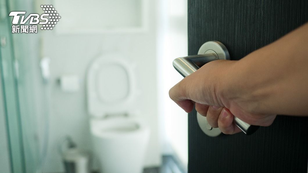 奧利維蘿因患有腸躁症一天需跑多次廁所,而被公司開除。(示意圖/shutterstock達志影像)