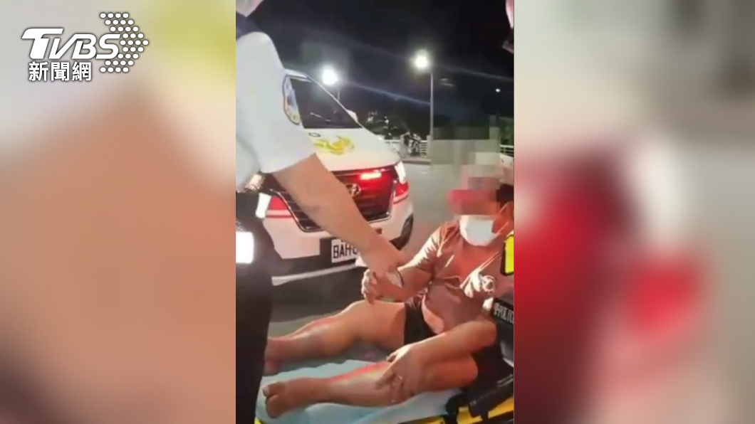 6旬翁發燒拒送醫，救護人員不放心，當場提供退燒藥給他。（圖／警方提供）