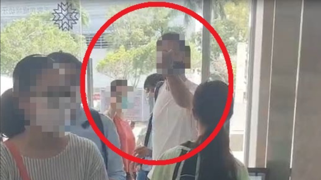 男子錄影蒐證反被對方攻擊。（圖／當事人提供）