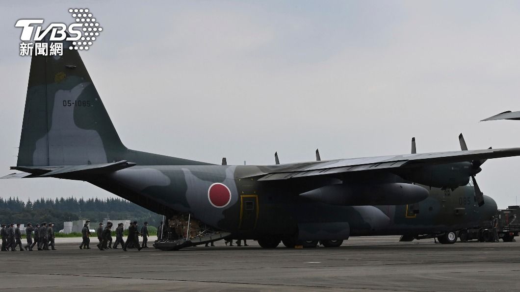 日本自衛隊派遣運輸機前往喀布爾機場撤離。(圖/達志影像美聯社)