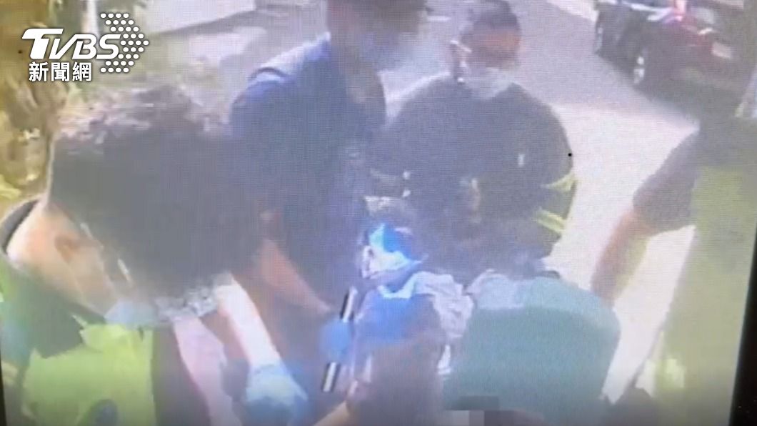 新竹男慘遭鐵捲門電死。（圖／TVBS）