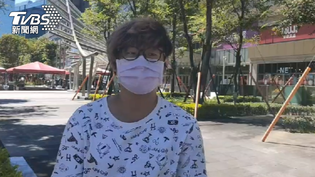 針對拿到五倍券後想買什麼,楊先生笑說想買疫苗又買不到。(圖/TVBS)
