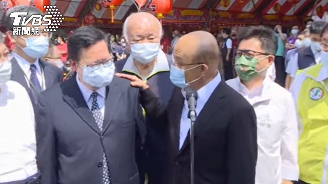 遭傳要搶閣揆!蘇揆輕拍鄭文燦肩膀 讚「非常好的人才」