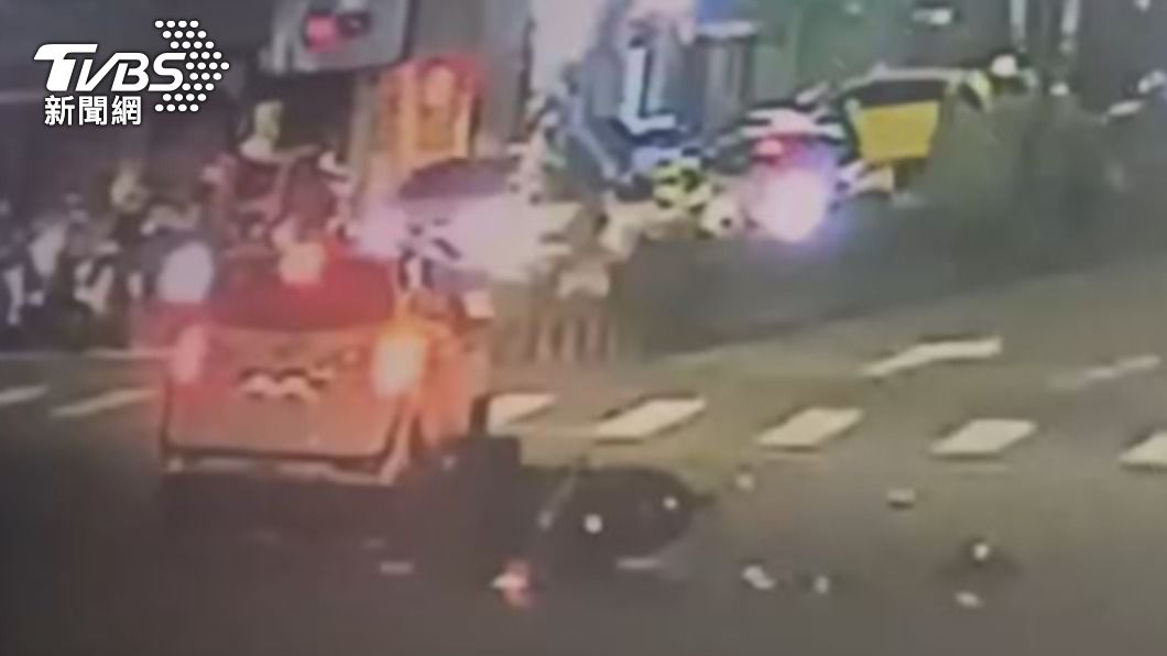 深夜死亡車禍！多元計程車左轉騎士煞不及猛撞　傷重不治