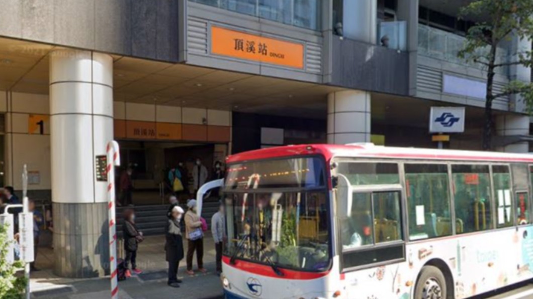 借錢哥大多出沒在頂溪捷運站和樂華夜市附近。(圖/翻攝自Google Map)