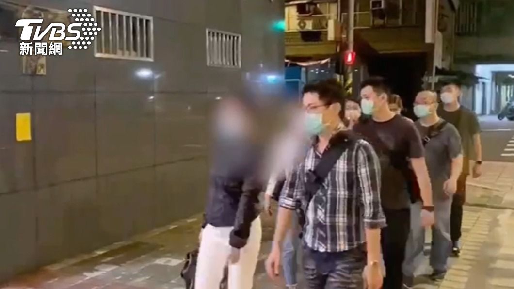 警方將人逮捕到案。(圖/TVBS)