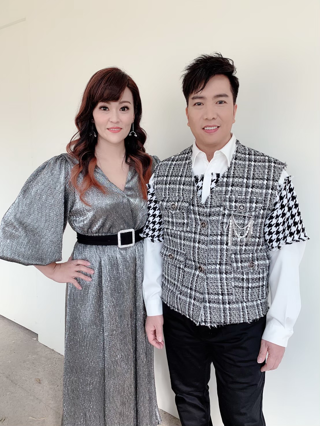 劉信明和老婆合唱、拍攝MV。（圖／豪記唱片提供）