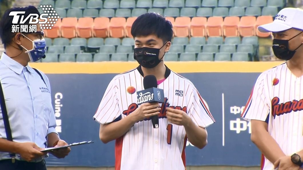 林昀儒接受採訪。(圖/TVBS)