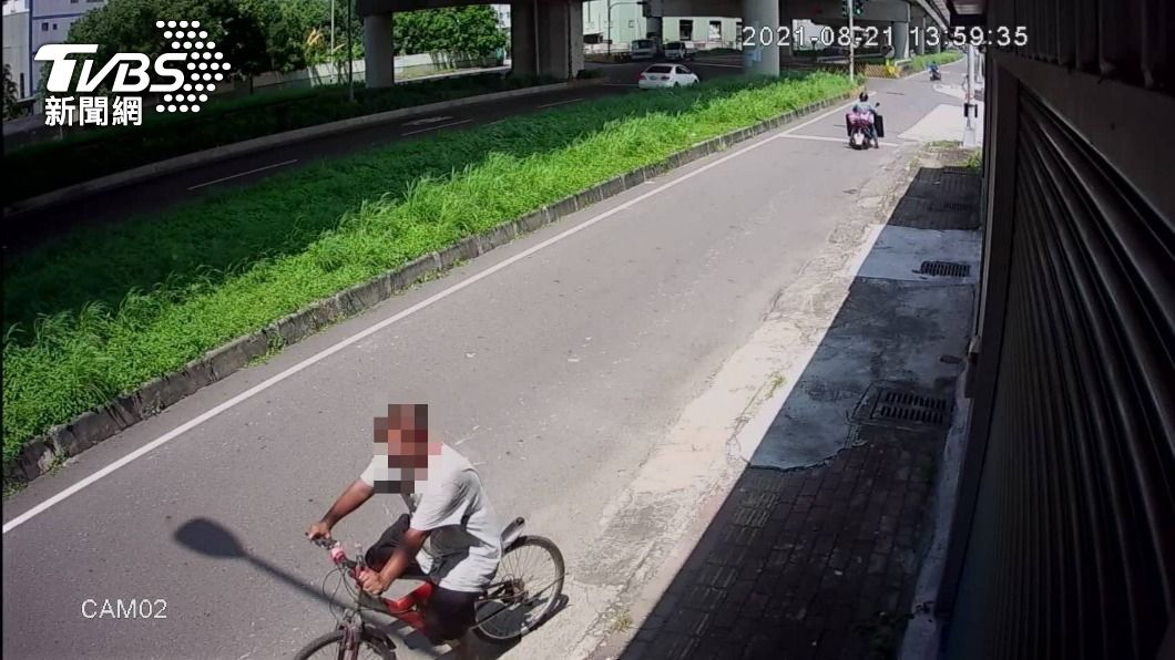 高雄男偷水溝蓋變賣遭拒。(圖/警方提供)