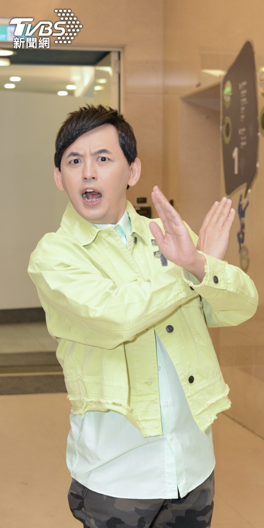 黃子佼哭笑不得回應老婆真的還沒懷孕。（圖／TVBS）