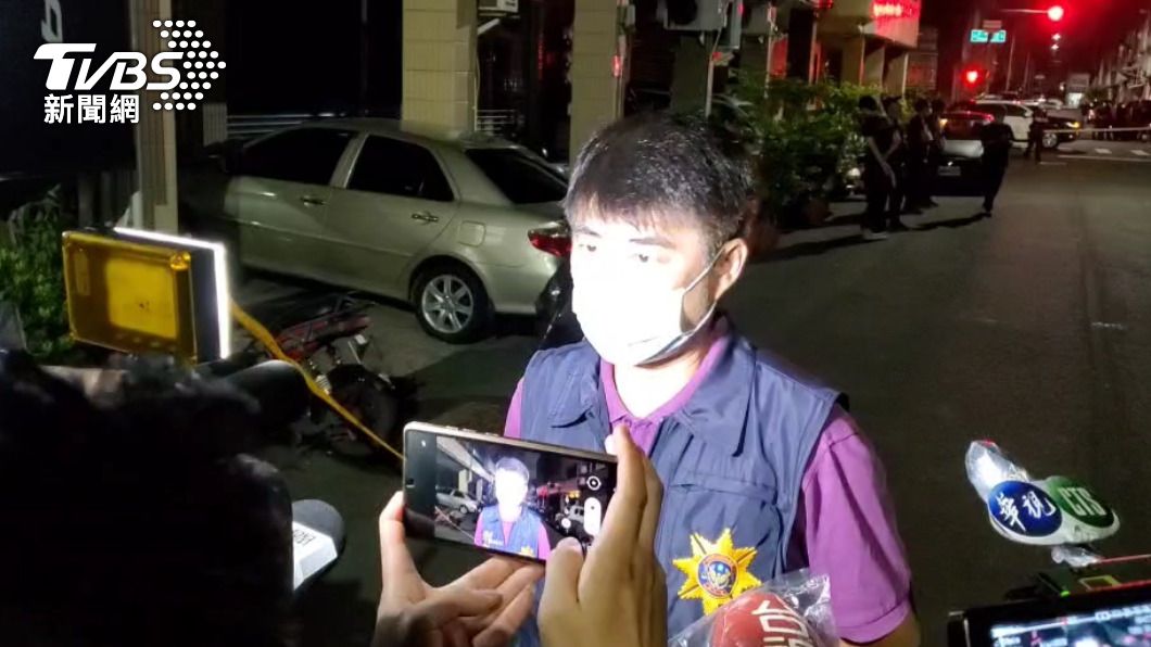 高雄市新興警分局偵查隊長陳冠宇說明初步狀況。(圖/TVBS)