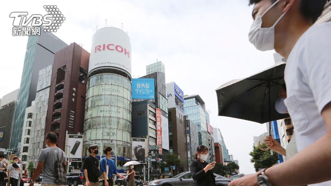 重症患者連日飆升 日本考慮「混打AZ」加快接種速度