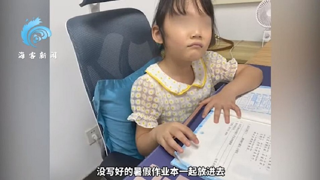 女童母親得知後超傻眼當場把女兒帶回家趕作業。（圖／翻攝自YouTube）