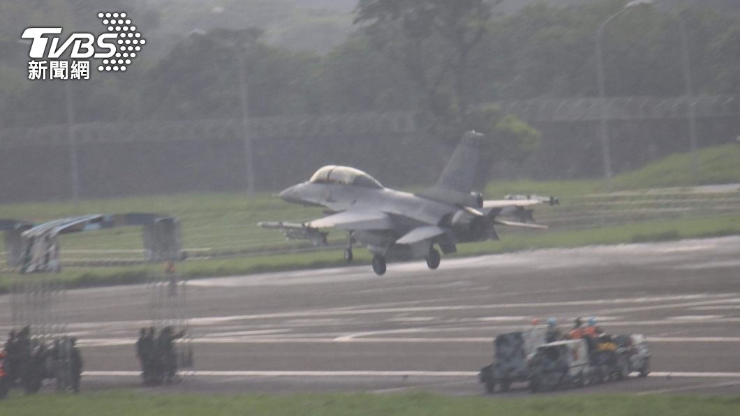 漢光戰備跑道起降預演　F-16衝出跑道