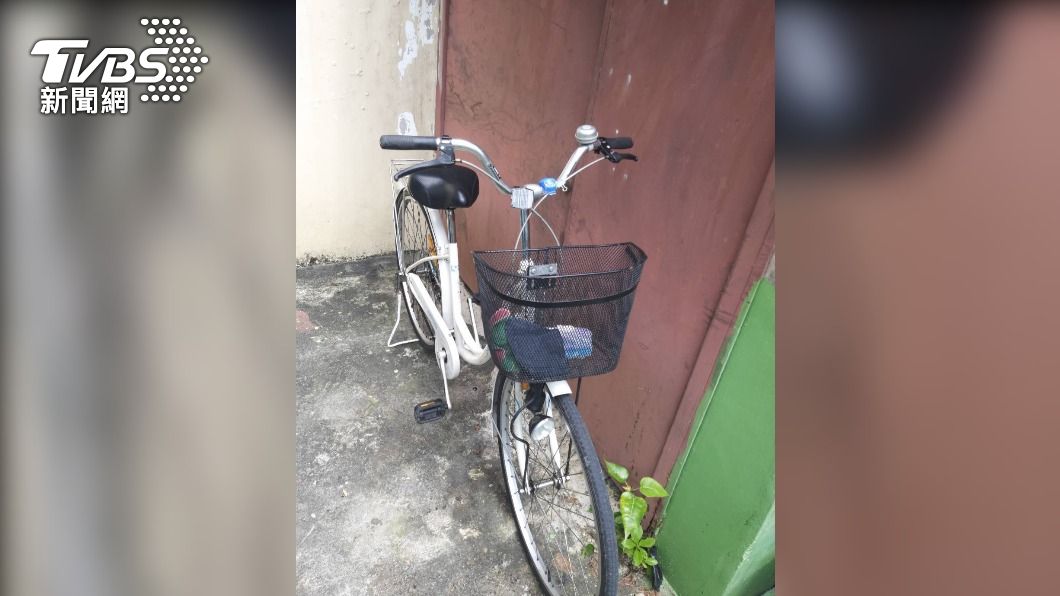 林嫌偷完汽車零件後,因腳踏車「落鏈」遭警盤查,他全招了。(圖/警方提供)