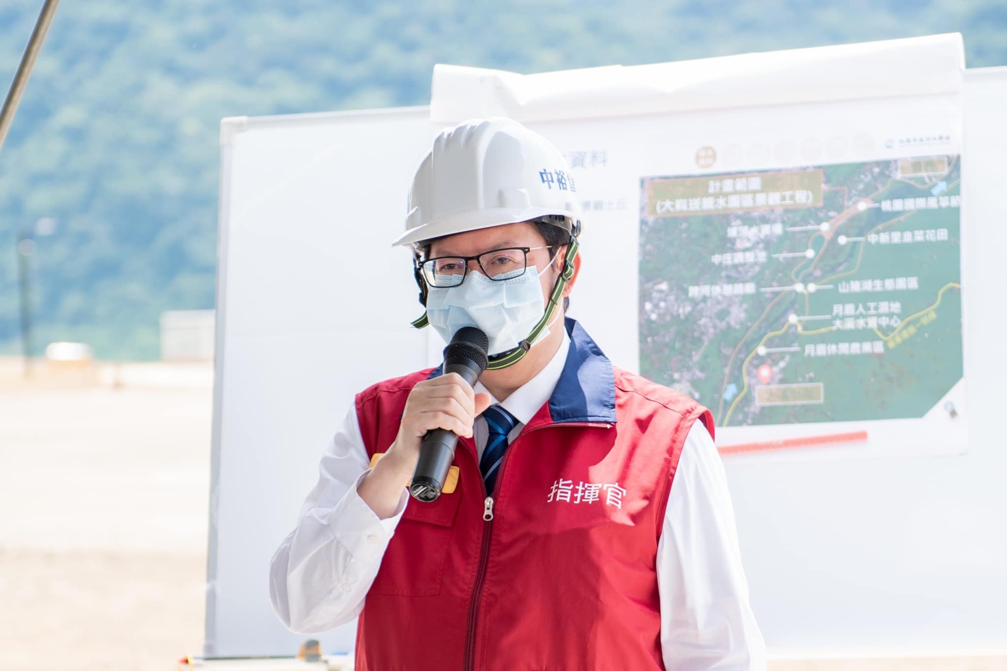 桃園市長鄭文燦日前公開量體重,證實體重在80公斤以下引網關注。(圖/翻攝自鄭文燦臉書)