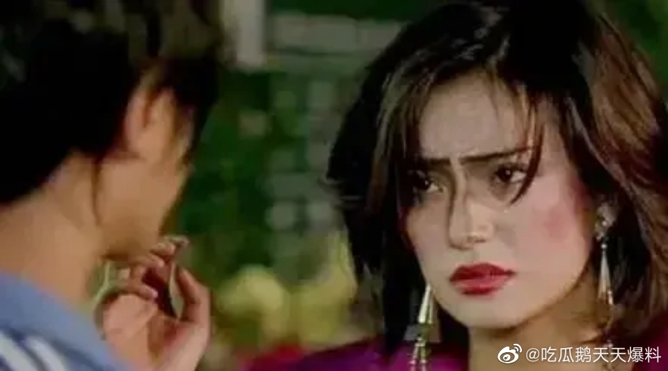 趙薇不惜扮醜。(圖/翻攝自微博)
