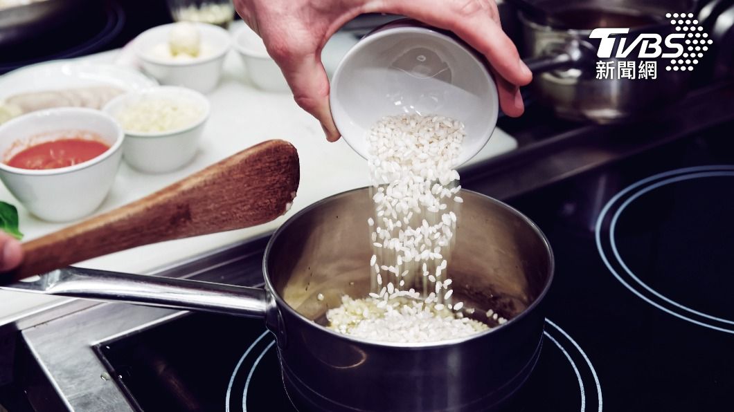 自己在家煮三餐更能夠控制熱量的攝取。(示意圖/shutterstock達志影像)