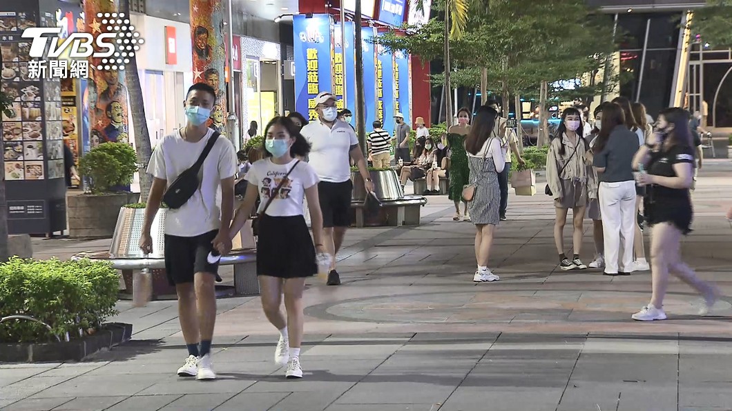 BNT疫苗優先開放大學生預約。(圖/TVBS)
