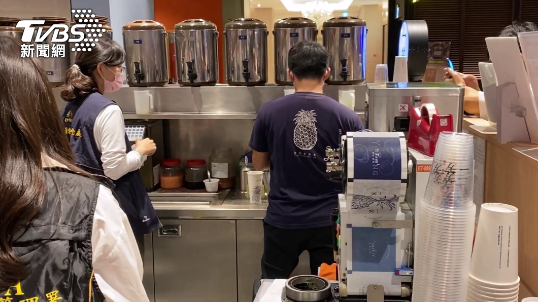 買飲料消暑注意!老虎堂、萬波、肯德基有分店「標示違規」