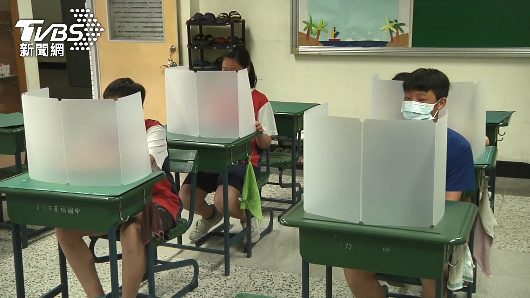 新北17萬國高中打BNT 侯友宜:入校集中接種