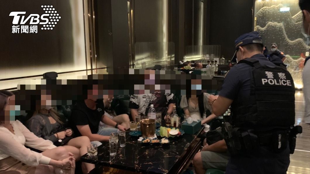 不甩禁令!這店靠「通關密語」接客 還有女陪侍倒酒