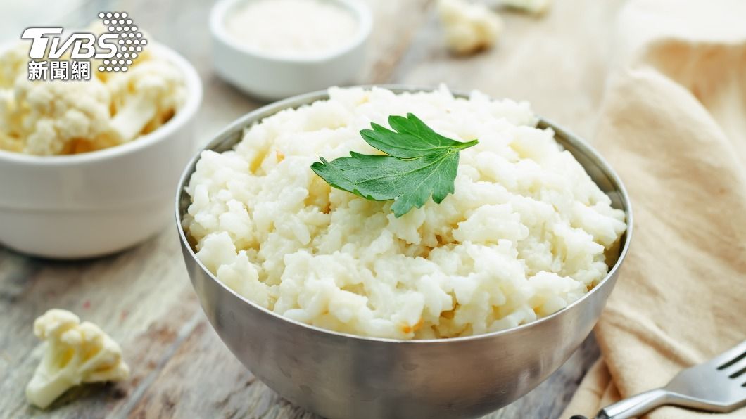 花椰菜不僅熱量低、吃起來有飽足感，醣份攝取量也較少。（示意圖／shutterstock達志影像）