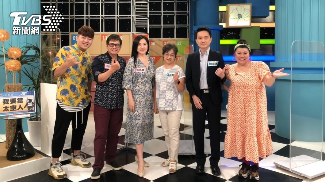 張鳳書（左3）分享進入演藝圈經過。（圖／民視提供）