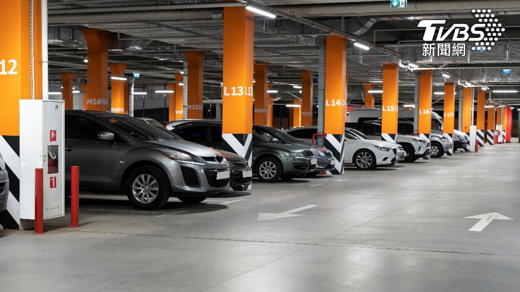 許多網友紛紛驚呼原PO家中車位的出租價格已直逼台北市的行情。(示意圖/shutterstock達志影像)