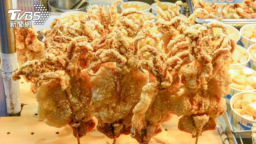 民眾點出炸魷魚攤販多於烤魷魚的狀況。(示意圖/shutterstock 達志影像)