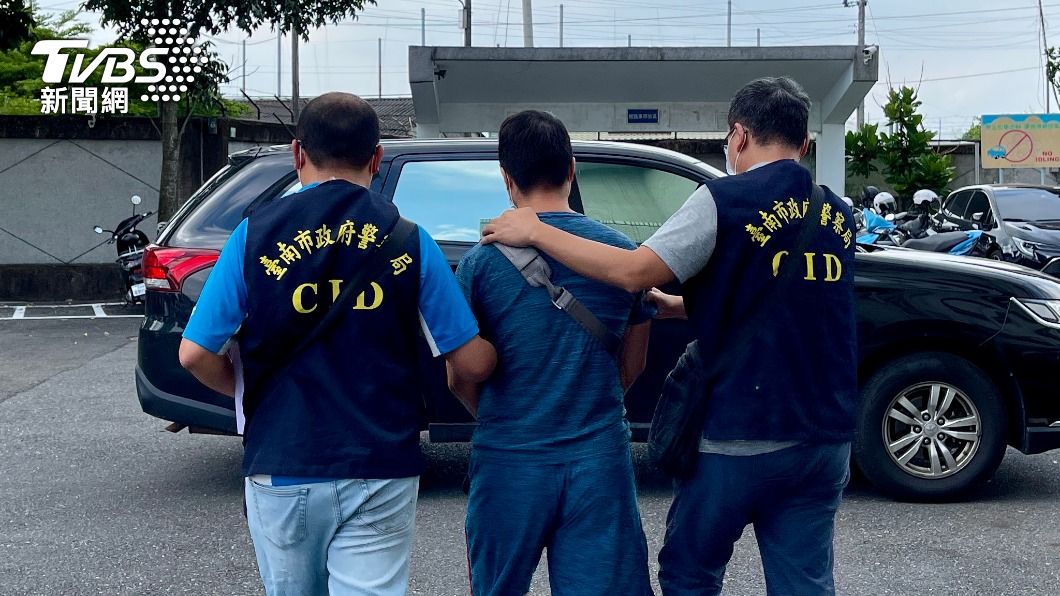 警方將吳男逮捕到案。(圖/TVBS)