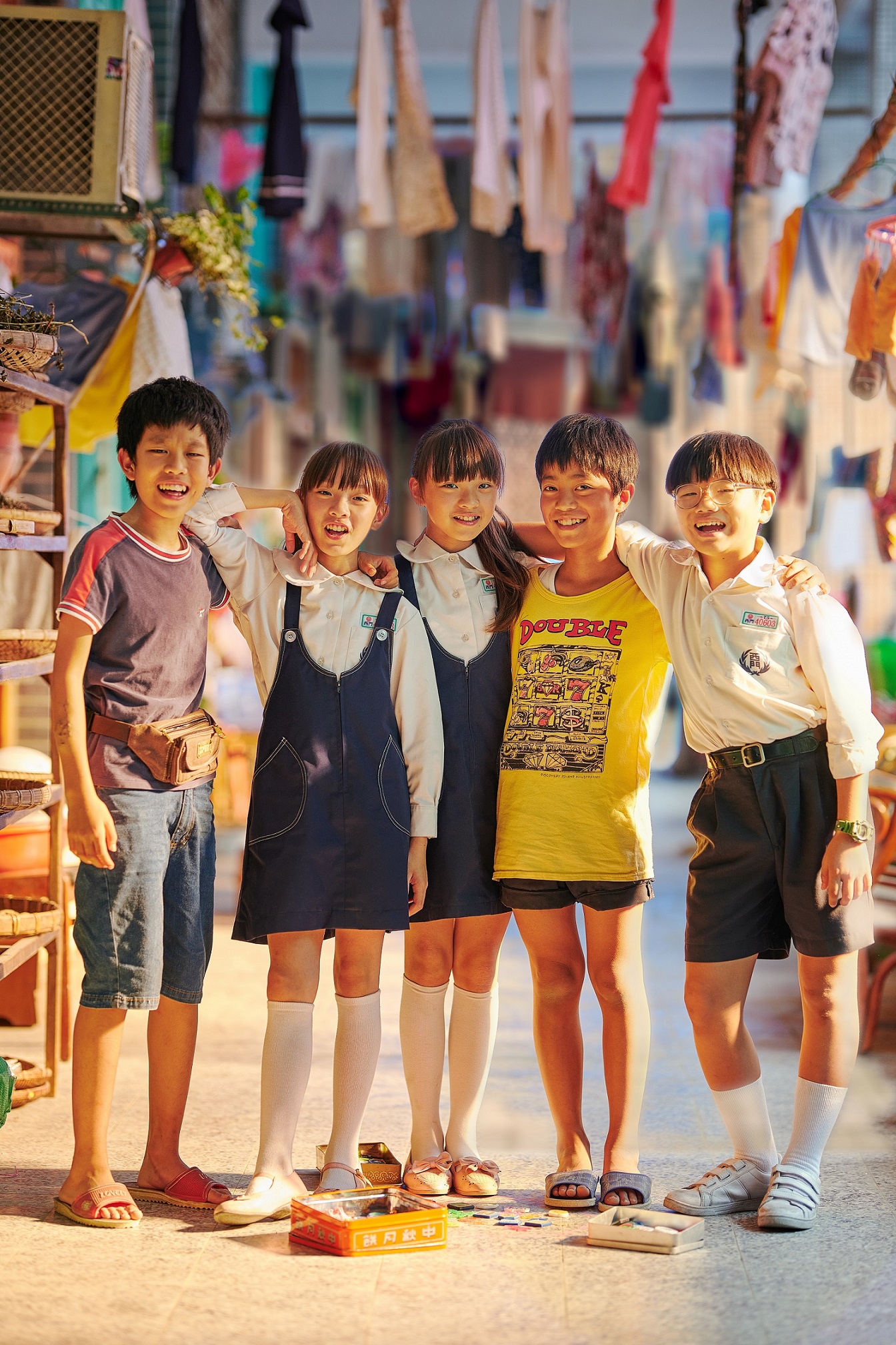 羅紹謙(左1) 、 林潔宜(中)、李奕樵(右2) 入圍戲劇節目新人獎。(圖/公視提供)