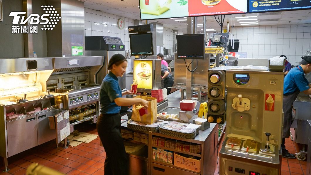 麥當勞的工作站與冰淇淋機,圖僅為示意。(示意圖/shutterstock達志影像)